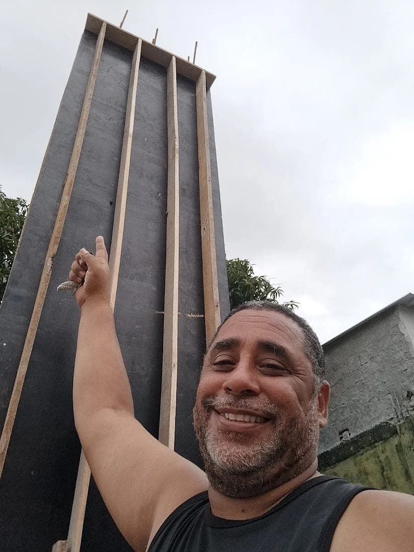 Jorge Dicró na construção do Terreirão do Dicró, em Mesquita